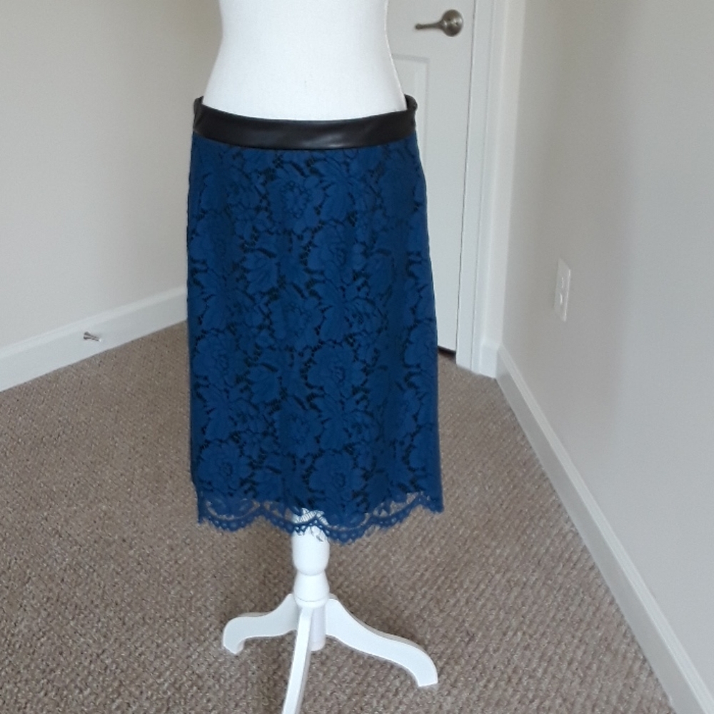 Cyndi Lace Pencil Skirt